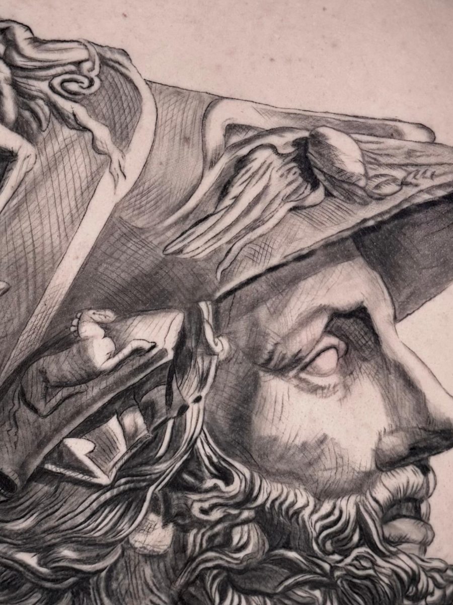 Beeld met helm en baard, realism op de huid